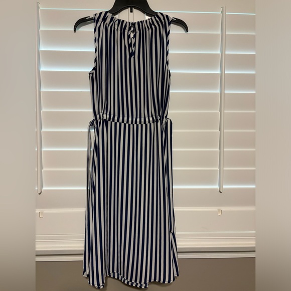 Women’s Dress - Picture 2 of 8